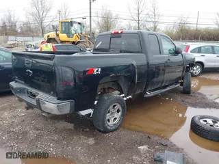 2010 Chevrolet Silverado 1500 LT with VIN 1GCSKSE3XAZ172390, listed as a IAAI auction lot 41839627 with 174,130 mi miles. Bid and sale history available at carsss.com. Image 4.
