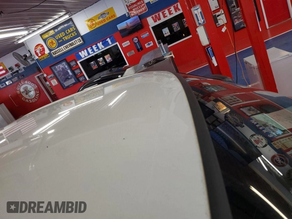 2011 Ford F-250 XL with VIN 1FTBF2B63BEC37432, listed as a IAAI auction lot 42679103 with 136,886 mi miles and . Bid and sale history available at DreamBid. Image 5.