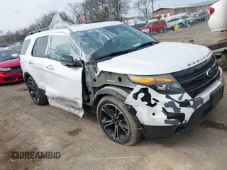 2014 Ford Explorer Sport z VIN 1FM5K8GT3EGB50077, wystawiony jako IAAI lot #41800325 z przebiegiem 147 132 mil mil oraz . Historia ofert i sprzedaży dostępna na DreamBid. Obrazek 6.