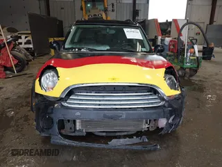 2011 MINI Clubman z VIN WMWZF3C50BT188693, wystawiony jako IAAI lot #41594216 z przebiegiem 156 768 mil mil oraz . Historia ofert i sprzedaży dostępna na DreamBid. Obrazek 13.