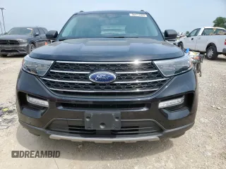 2022 Ford Explorer XLT z VIN 1FMSK7DH3NGA35931, wystawiony jako Copart lot #56413905 z przebiegiem 55 647 mil mil oraz Czysty tytuł • Clean title. Historia ofert i sprzedaży dostępna na DreamBid. Obrazek 5.