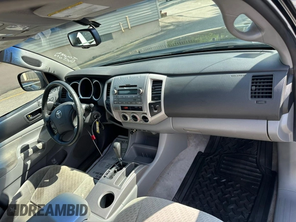 2009 Toyota Tacoma z VIN 5TEUU42N79Z618399, wystawiony jako Copart lot #56635095 z przebiegiem 116 982 mil mil oraz Czysty tytuł • Clean title. Historia ofert i sprzedaży dostępna na DreamBid. Obrazek 7.