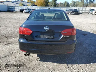 2013 Volkswagen Jetta SE z VIN 3VWDP7AJ3DM448343, wystawiony jako Copart lot #60096735 z przebiegiem 93 674 mil mil oraz Nie do naprawy • Non repairable. Historia ofert i sprzedaży dostępna na DreamBid. Obrazek 6.