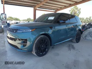 2024 Land Rover Range Rover Sport Dynamic SE z VIN SAL1L9FU7RA413561, wystawiony jako IAAI lot #42123500 z przebiegiem 8 319 mil mil oraz . Historia ofert i sprzedaży dostępna na DreamBid. Obrazek 2.