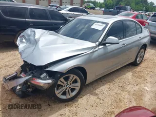 2016 BMW 3 Series 328i xDrive z VIN WBA8E3G55GNU04266, wystawiony jako IAAI lot #42236619 z przebiegiem Nie podano mil oraz . Historia ofert i sprzedaży dostępna na DreamBid. Obrazek 18.