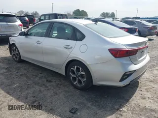 2020 Kia Forte LXS z VIN 3KPF24AD6LE182585, wystawiony jako IAAI lot #41790230 z przebiegiem 83 227 mil mil oraz . Historia ofert i sprzedaży dostępna na DreamBid. Obrazek 3.