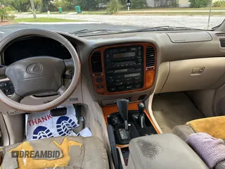 1998 Lexus LX 470 z VIN JT6HT00W7W0008417, wystawiony jako Copart lot #79324334 z przebiegiem 183 911 mil mil oraz Czysty tytuł • Clean title. Historia ofert i sprzedaży dostępna na DreamBid. Obrazek 9.