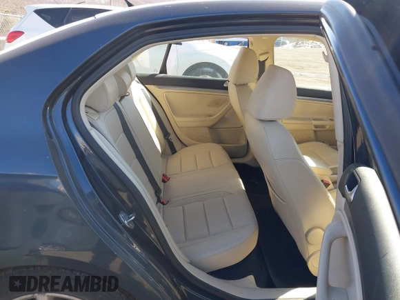 2010 Volkswagen Jetta SE with VIN 3VWRZ7AJ5AM142045, listed as a IAAI auction lot 41624932 with 139,331 mi miles and . Bid and sale history available at DreamBid. Image 8.