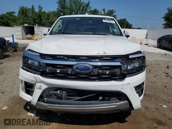 2024 Ford Expedition Max Limited with VIN 1FMJK2A80REA32893, listed as a Copart auction lot 62493855 with 32,254 mi miles and Non repairable. Bid and sale history available at DreamBid. Image 5.