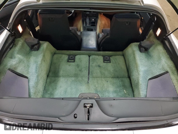 1986 Chevrolet Corvette z VIN 1G1YY0783G5107122, wystawiony jako Copart lot #54137435 z przebiegiem 154 656 mil mil oraz Czysty tytuł • Clean title. Historia ofert i sprzedaży dostępna na DreamBid. Obrazek 10.