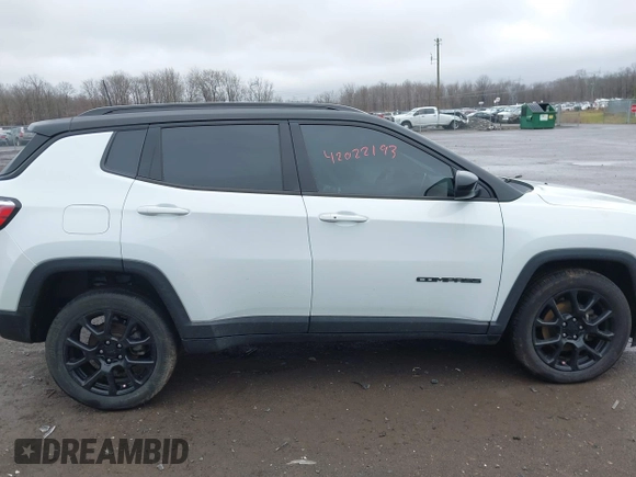2022 Jeep Compass Latitude with VIN 3C4NJDBB7NT176532, listed as a IAAI auction lot 42022193 with 34,720 mi miles and . Bid and sale history available at carsss.com. Image 13.