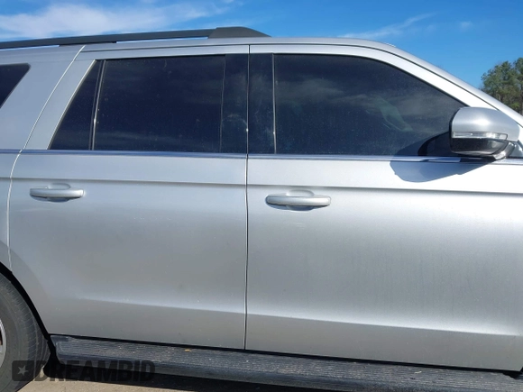 2019 Ford Expedition Max XLT with VIN 1FMJK1HT3KEA11482, listed as a IAAI auction lot 41673511 with Not provided miles and . Bid and sale history available at DreamBid. Image 12.