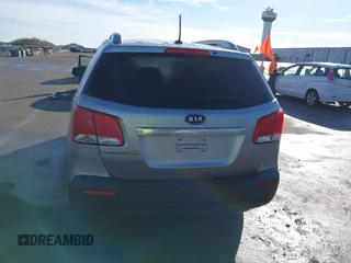 2012 Kia Sorento LX with VIN 5XYKTDA2XCG296490, listed as a IAAI auction lot 41660765 with 200,000 mi miles. Bid and sale history available at carsss.com. Image 12.