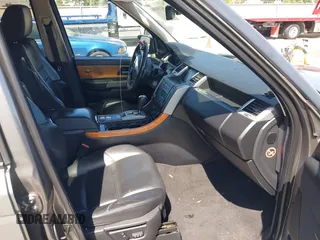 2008 Land Rover Range Rover Sport HSE z VIN SALSK25458A121339, wystawiony jako IAAI lot #42381868 z przebiegiem 173 469 mil mil oraz . Historia ofert i sprzedaży dostępna na DreamBid. Obrazek 5.