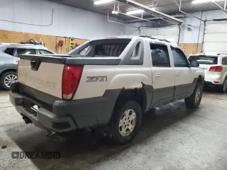 2002 Chevrolet Avalanche with VIN 3GNEK13TX2G288577, listed as a Copart auction lot 76837824 with 209,149 mi miles and Clean Title. Bid and sale history available at carsss.com. Image 3.