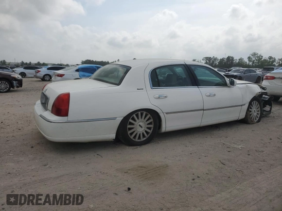 2003 Lincoln Town Car Executive z VIN 1LNHM81W73Y652530, wystawiony jako Copart lot #51606225 z przebiegiem 122 019 mil mil oraz Szkoda całkowita • Salvage title. Historia ofert i sprzedaży dostępna na DreamBid. Obrazek 3.
