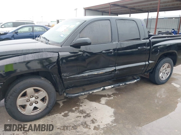 2005 Dodge Dakota SLT z VIN 1D7HE48N05S304121, wystawiony jako IAAI lot #42165773 z przebiegiem 192 886 mil mil oraz . Historia ofert i sprzedaży dostępna na DreamBid. Obrazek 6.