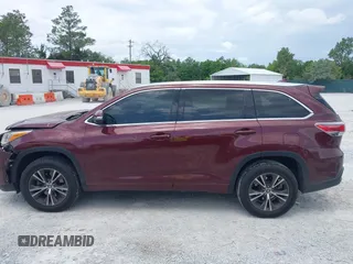 2016 Toyota Highlander XLE z VIN 5TDKKRFH2GS167956, wystawiony jako IAAI lot #42170195 z przebiegiem 142 181 mil mil oraz . Historia ofert i sprzedaży dostępna na DreamBid. Obrazek 14.