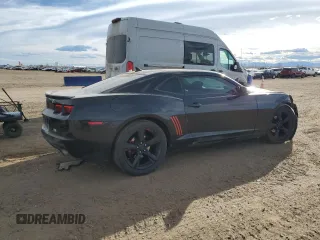 2013 Chevrolet Camaro LS z VIN 2G1FA1E33D9142184, wystawiony jako Copart lot #50584675 z przebiegiem 173 638 mil mil oraz Czysty tytuł • Clean title. Historia ofert i sprzedaży dostępna na DreamBid. Obrazek 3.