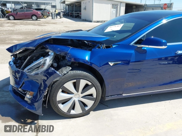 2020 Tesla Model S Long Range with VIN 5YJSA1E25LF401362, listed as a IAAI auction lot 41771363 with 28,015 mi miles. Bid and sale history available at carsss.com. Image 6.