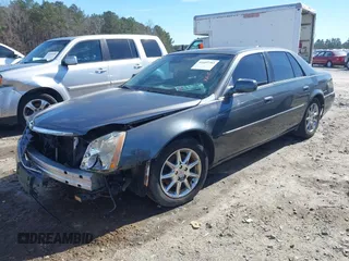 2011 Cadillac DTS Premium Collection z VIN 1G6KH5E68BU124852, wystawiony jako IAAI lot #41652793 z przebiegiem 227 148 mil mil oraz . Historia ofert i sprzedaży dostępna na DreamBid. Obrazek 18.