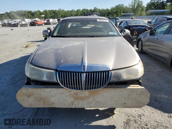 1999 Lincoln Town Car Signature z VIN 1LNHM82W7XY626305, wystawiony jako Copart lot #58009475 z przebiegiem Nie podano mil oraz Szkoda całkowita • Salvage title. Historia ofert i sprzedaży dostępna na DreamBid. Obrazek 5.