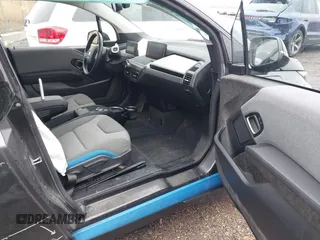 2017 BMW i3 z VIN WBY1Z8C38HV892591, wystawiony jako IAAI lot #42009374 z przebiegiem 41 091 mil mil oraz . Historia ofert i sprzedaży dostępna na DreamBid. Obrazek 5.