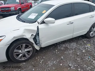 2015 Nissan Altima 2.5 S with VIN 1N4AL3AP2FC476885, listed as a IAAI auction lot 41917690 with 147,345 mi miles. Bid and sale history available at carsss.com. Image 6.