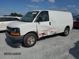 2017 Chevrolet Express Cargo z VIN 1GCWGAFF4H1352771, wystawiony jako Copart lot #54472305 z przebiegiem 106 950 mil mil oraz Szkoda całkowita • Salvage title. Historia ofert i sprzedaży dostępna na DreamBid. Obrazek 1.