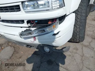 2004 Chevrolet Tahoe Z71 z VIN 1GNEK13Z04R258348, wystawiony jako IAAI lot #42371719 z przebiegiem 125 457 mil mil oraz . Historia ofert i sprzedaży dostępna na DreamBid. Obrazek 14.