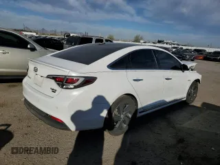 2017 Hyundai Sonata Hybrid Limited with VIN KMHE34L35HA070900, listed as a Copart auction lot 43931035 with 77,474 mi miles and Salvage Title. Bid and sale history available at carsss.com. Image 3.