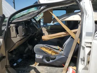 2000 Ford F-550 XL with VIN 1FDAW56F2YEA85137, listed as a Copart auction lot 67577314 with 268,079 mi miles and Salvage Title. Bid and sale history available at carsss.com. Image 7.