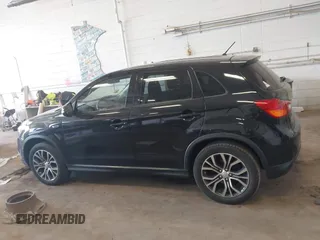 2016 Mitsubishi Outlander ES z VIN JA4AR3AW2GZ049151, wystawiony jako IAAI lot #42465053 z przebiegiem 102 600 mil mil oraz . Historia ofert i sprzedaży dostępna na DreamBid. Obrazek 14.