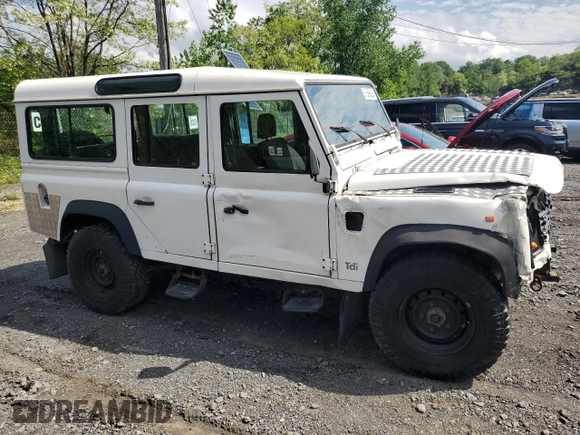 1996 Land Rover Defender с VIN SALLDHM68TA991998, выставлен на аукционе Copart как лот 57596025 с пробегом 150 656 миль миль и Списание • Salvage title. История ставок и продаж доступна на DreamBid. Изображение 4.