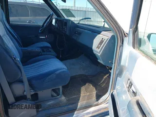 1994 GMC Suburban with VIN 1GKEC16K2RJ721119, listed as a IAAI auction lot 41075175 with 344,904 mi miles. Bid and sale history available at carsss.com. Image 5.
