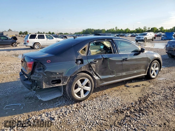 2013 Volkswagen Passat SE z VIN 1VWBH7A36DC072258, wystawiony jako Copart lot #58791285 z przebiegiem 114 018 mil mil oraz Szkoda całkowita • Salvage title. Historia ofert i sprzedaży dostępna na DreamBid. Obrazek 3.