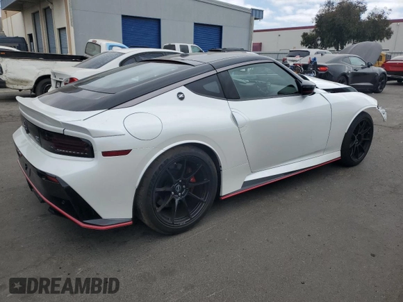 2024 Nissan Z Nismo z VIN JN1BZ4CH7RM362763, wystawiony jako Copart lot #71662764 z przebiegiem 3 339 mil mil oraz Szkoda całkowita • Salvage title. Historia ofert i sprzedaży dostępna na DreamBid. Obrazek 3.