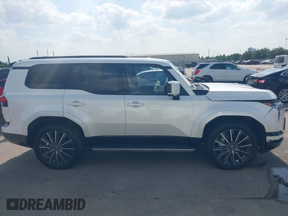 2024 Lexus GX 550 Luxury z VIN JTJVBCDX3R5013010, wystawiony jako IAAI lot #42298207 z przebiegiem 3 589 mil mil oraz . Historia ofert i sprzedaży dostępna na DreamBid. Obrazek 14.