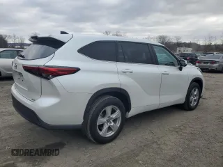 2022 Toyota Highlander L with VIN 5TDCZRBHXNS210846, listed as a Copart auction lot 87204684 with 19,239 mi miles and Salvage title. Bid and sale history available at DreamBid. Image 3.