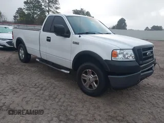 2008 Ford F-150 XL with VIN 1FTRF12W88KB82267, listed as a IAAI auction lot 41208952 with 212,024 mi miles. Bid and sale history available at carsss.com. Image 1.