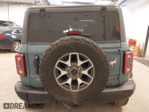 2022 Ford Bronco z VIN 1FMEE5DP8NLB54954, wystawiony jako IAAI lot #42038688 z przebiegiem 45 182 mil mil oraz . Historia ofert i sprzedaży dostępna na DreamBid. Obrazek 16.