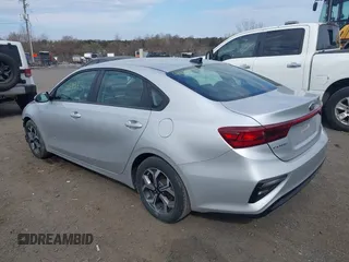 2019 Kia Forte LXS z VIN 3KPF24AD3KE041214, wystawiony jako IAAI lot #41893834 z przebiegiem 105 581 mil mil oraz . Historia ofert i sprzedaży dostępna na DreamBid. Obrazek 3.