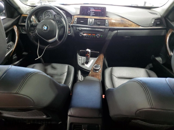 2014 BMW 3 Series 328i xDrive z VIN WBA3B5C55EP652751, wystawiony jako Copart lot #61654285 z przebiegiem 134 642 mil mil oraz Szkoda całkowita • Salvage title. Historia ofert i sprzedaży dostępna na DreamBid. Obrazek 8.