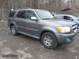 2007 Toyota Sequoia Limited with VIN 5TDBT48A87S285199, listed as a IAAI auction lot 41505022 with 204,944 mi miles. Bid and sale history available at carsss.com. Image 1.