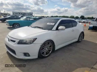 2011 Scion tC z VIN JTKJF5C78B3004526, wystawiony jako Copart lot #60883195 z przebiegiem 171 128 mil mil oraz Czysty tytuł • Clean title. Historia ofert i sprzedaży dostępna na DreamBid. Obrazek 1.