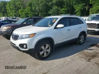 2012 Kia Sorento EX z VIN 5XYKUCA67CG243837, wystawiony jako Copart lot #62007575 z przebiegiem 174 601 mil mil oraz Czysty tytuł • Clean title. Historia ofert i sprzedaży dostępna na DreamBid. Obrazek 1.