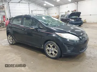 2013 Ford Fiesta Titanium z VIN 3FADP4FJXDM103892, wystawiony jako IAAI lot #42340285 z przebiegiem 163 109 mil mil oraz . Historia ofert i sprzedaży dostępna na DreamBid. Obrazek 1.