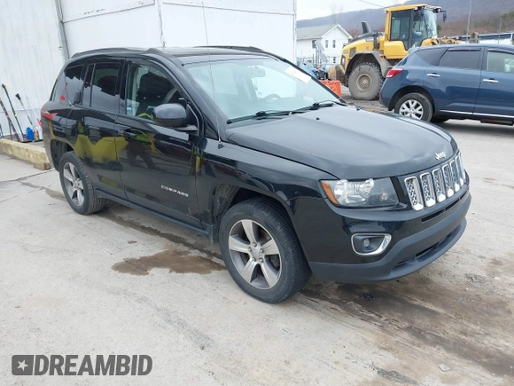 2016 Jeep Compass Latitude with VIN 1C4NJDEB8GD695268, listed as a IAAI auction lot 41724921 with 137,118 mi miles. Bid and sale history available at carsss.com. Image 1.
