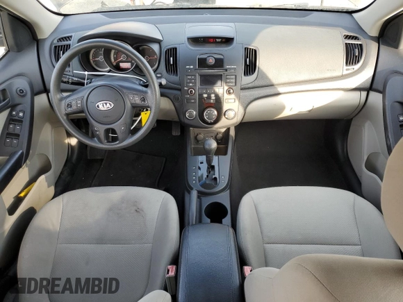 2010 Kia Forte EX z VIN KNAFU4A29A5144394, wystawiony jako Copart lot #82932164 z przebiegiem 114 510 mil mil oraz Czysty tytuł • Clean title. Historia ofert i sprzedaży dostępna na DreamBid. Obrazek 8.