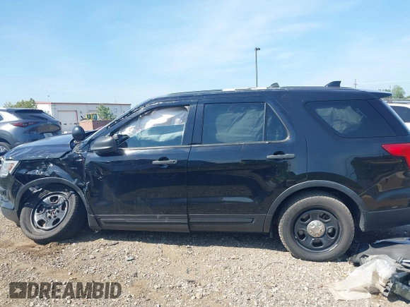 2017 Ford Police Interceptor Utility with VIN 1FM5K8AR2HGB15810, listed as a IAAI auction lot 42560147 with 118,224 mi miles and . Bid and sale history available at DreamBid. Image 14.